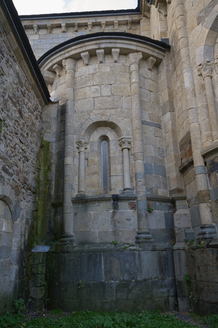 Exterior de la capilla sur de la iglesia del monasterio de San Martín de Castañeda